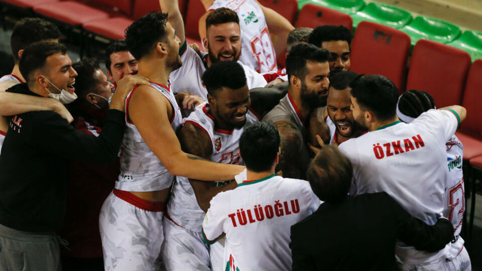 Karşıyaka son saniyede kazandı!