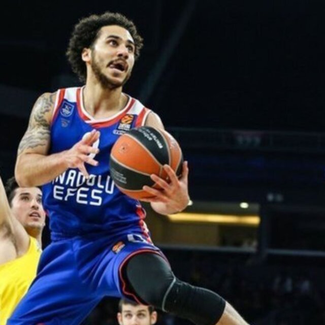 A.Efes seriyi 3 maça çıkarmak için...