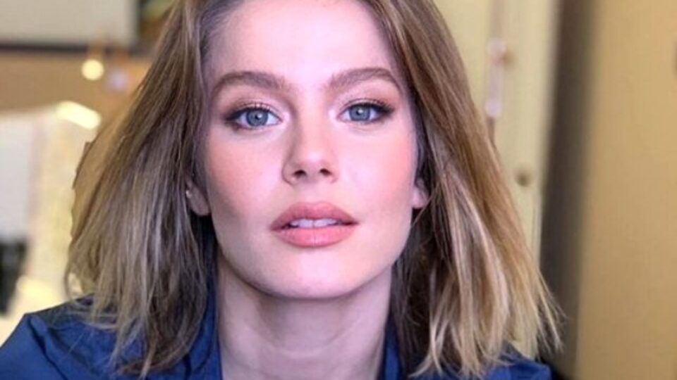 Burcu Biricik Kırmızı Oda'da