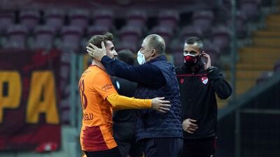 İlk golünü attı, Terim'e koştu!