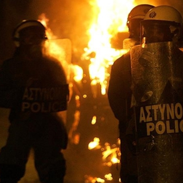 Atina'da karakola saldırı: 5 yaralı