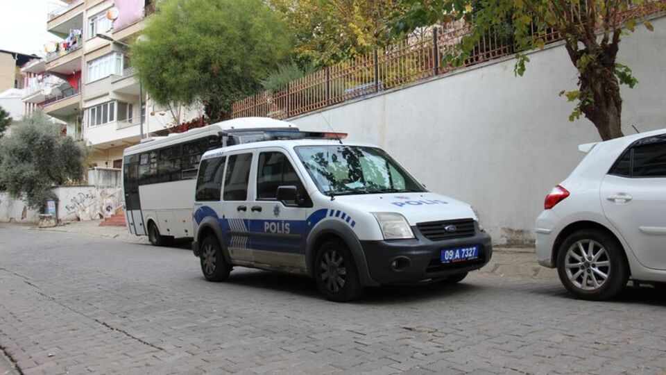 Parkın demirlerine asılı bulundu!