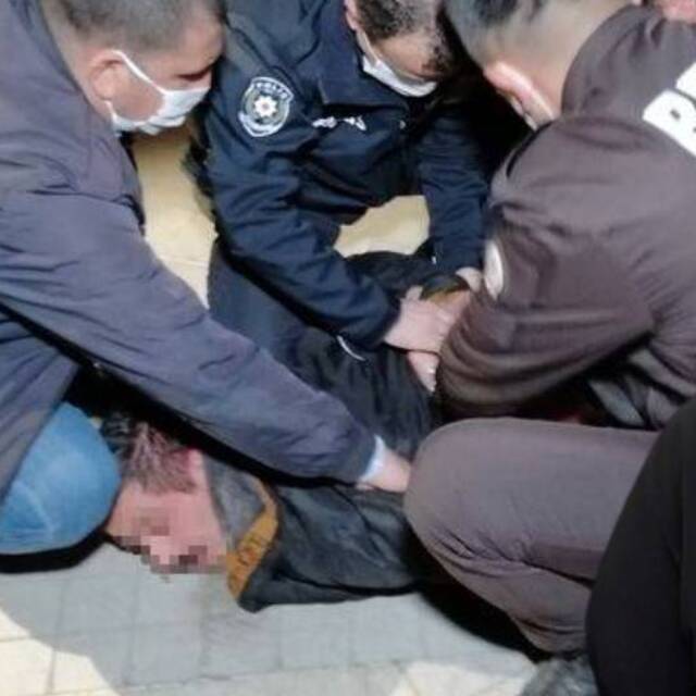 Eski koca peşini bırakmadı, bıçakla saldırdı!