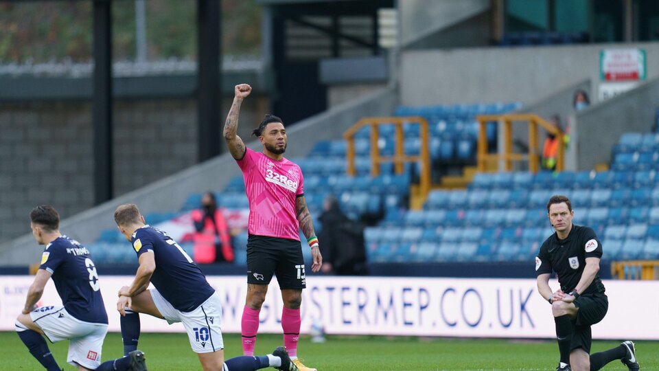 Colin Kazım ıslıkları protesto etti