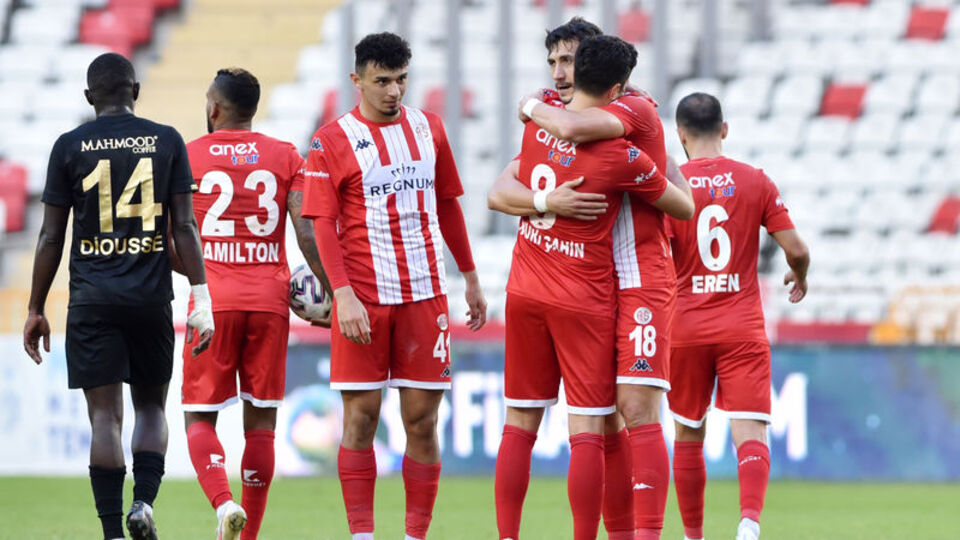 Antalyaspor'u Jahovic taşıdı!