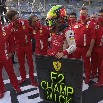 Babasının izinde! Şampiyon oldu!