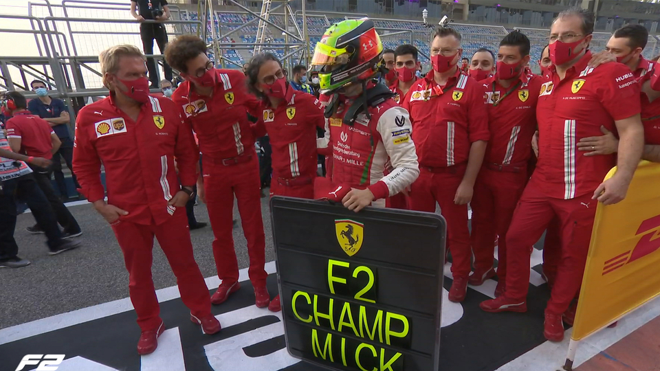 Babasının izinde! Şampiyon oldu!