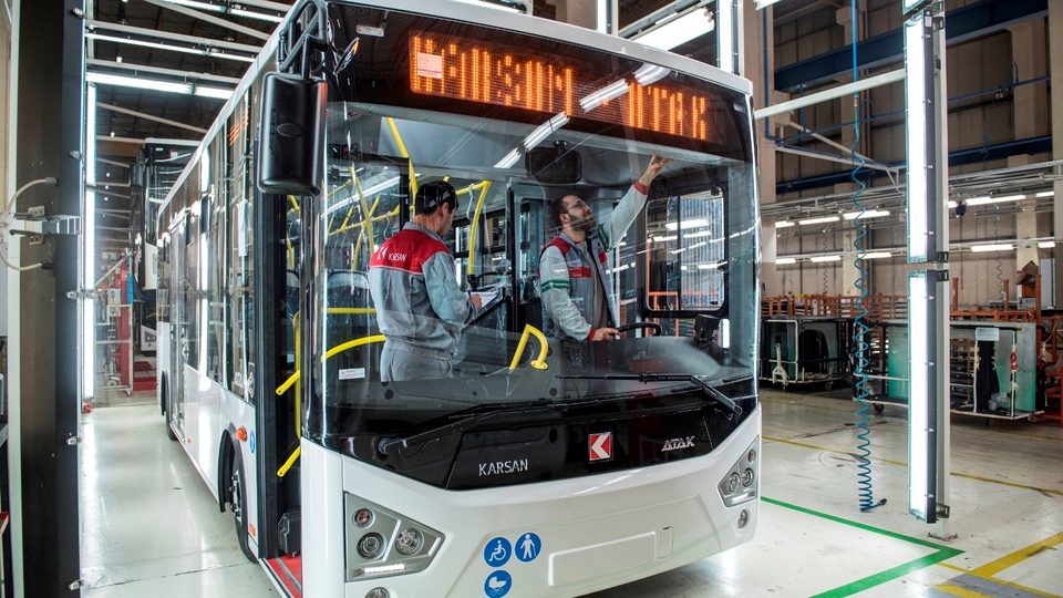 Otonom ticari araç üretmeye başladı