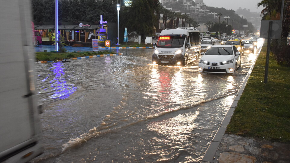 Bodrum'u sağanak yağış vurdu!