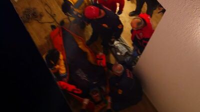 Siparişe giden kurye havalandırma boşluğuna düştü