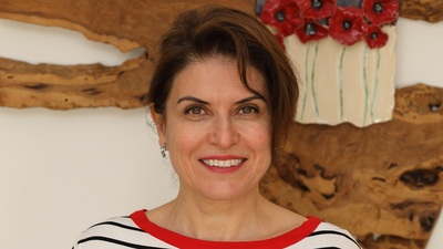 Aylin Güney'den ilk roman: 'Teyel'