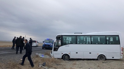 Konya'da midibüs devrildi: 12 yaralı