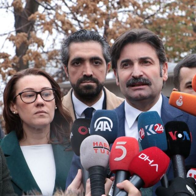 Ayhan Sefer Üstün'ün Adapazarı'ndaki evine silahlı saldırı