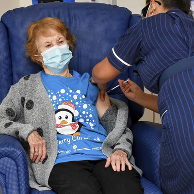 İlk koronavirüs aşısı İngiltere'de yapıldı!