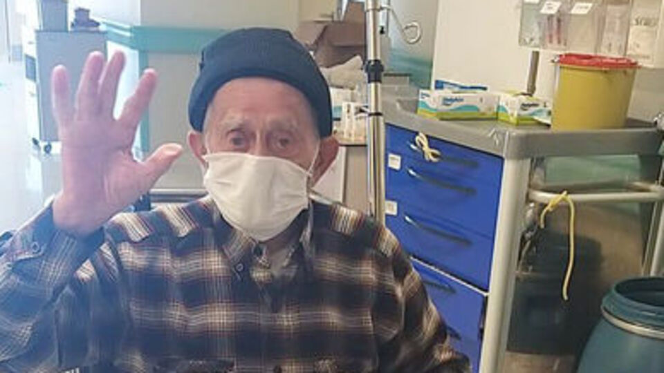 96 yaşında koronavirüsü yendi