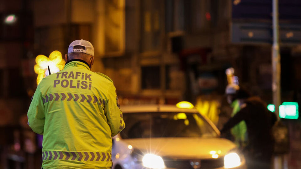 Hafta içi sokağa çıkma yasağı saatleri nelerdir?