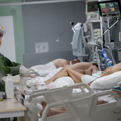 "Yoğun bakımda gençler de var!" Bu fotoğrafa iyi bakın!