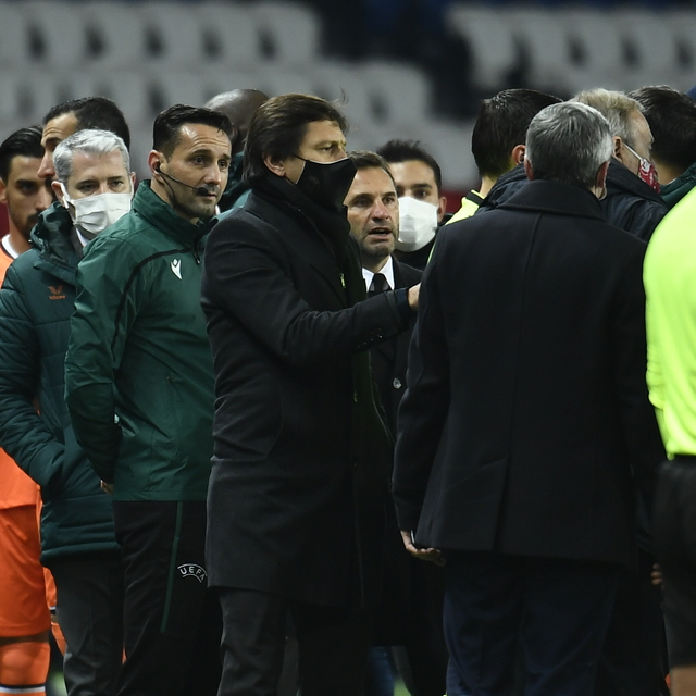 "Negru ırkçı bir ifade!"