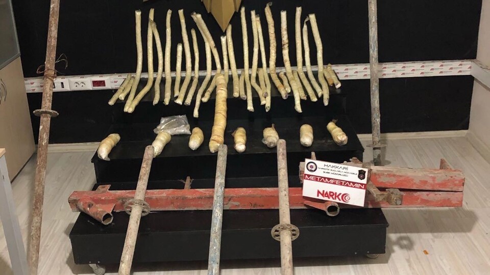 İnşaat demirleri içerisine uyuşturucu gizlemişler!