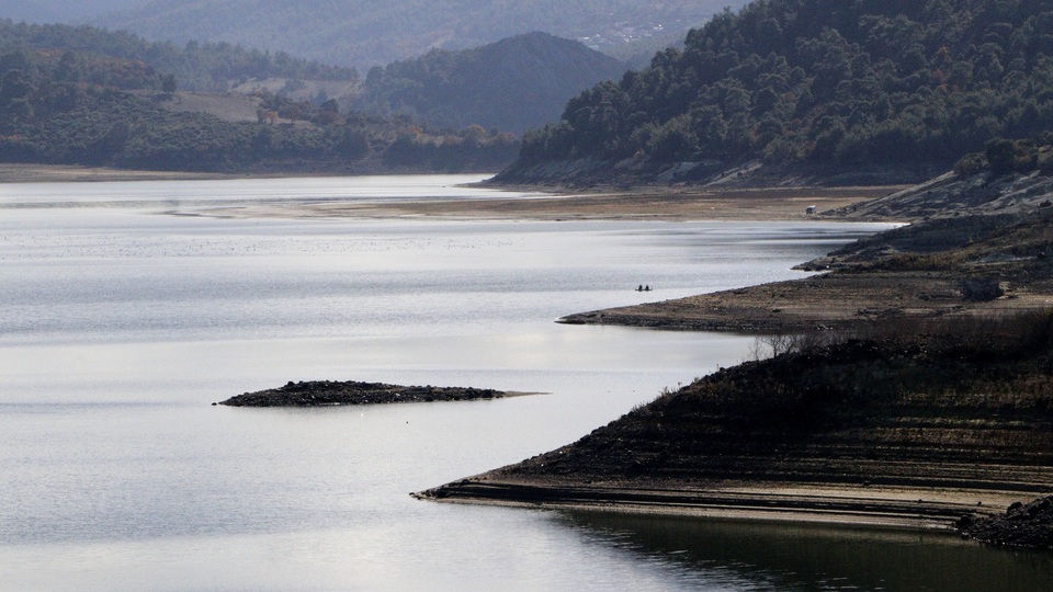 O kentte baraj suyu alarm verince yasaklar geldi!