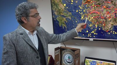 "Depremde İzmir 15 santim çöktü!"