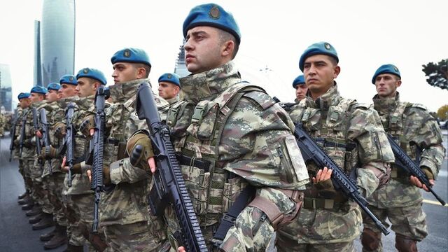 Dağlık Karabağ zaferi için Bakü'de askeri tören!