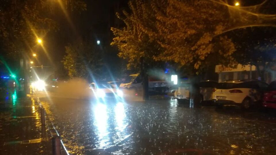 İzmir'de etkili sağanak