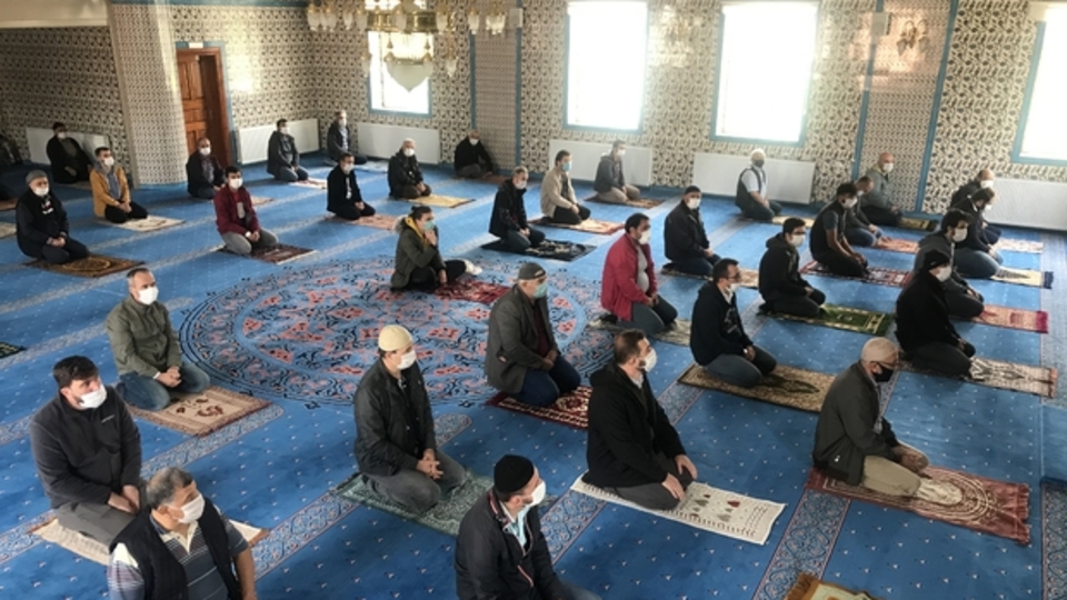 Camide cuma namazı kılınabiliyor mu?