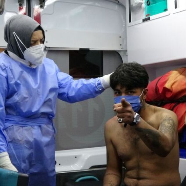 Ambulansta linci polis engelledi!