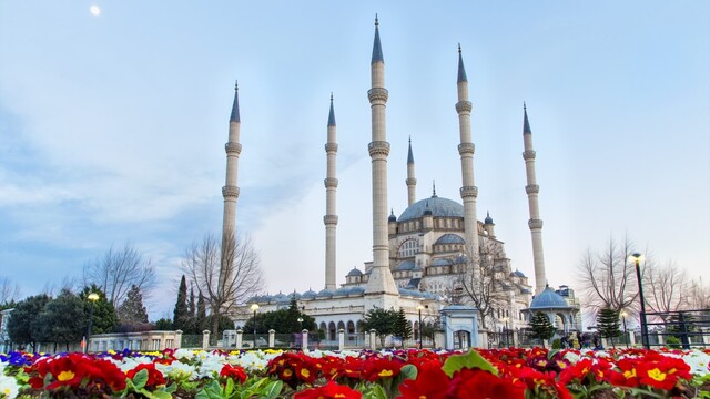 11 Aralık İzmir Cuma namazı saat kaçta?