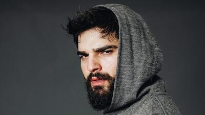 Yakın dövüş dersleri alıyor