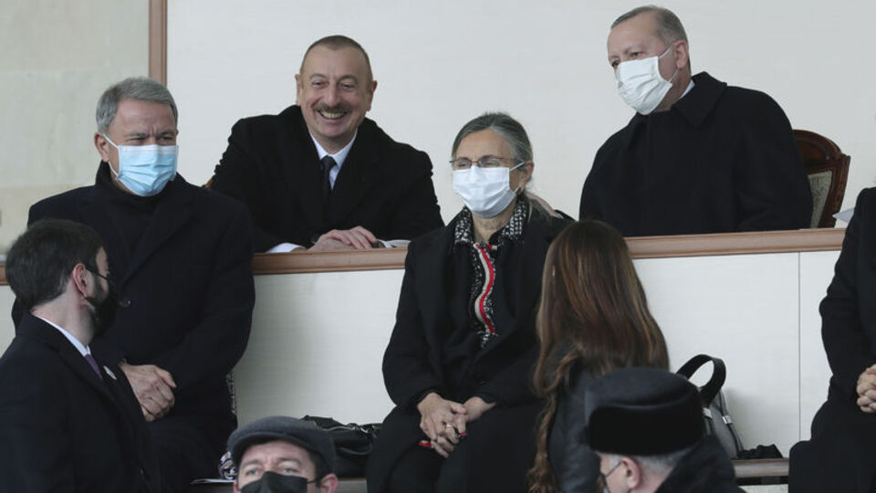 Cumhurbaşkanı Erdoğan'ın Bakü'de okuduğu şiire İran'dan tepki!