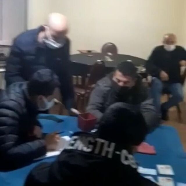 Gizli geçitle girilen kumarhaneye baskın!