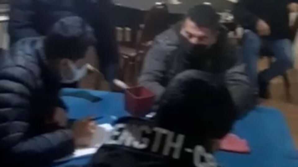 Gizli geçitle girilen kumarhaneye baskın!