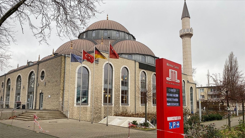 Almanya'da camiye islamofobik mektup!