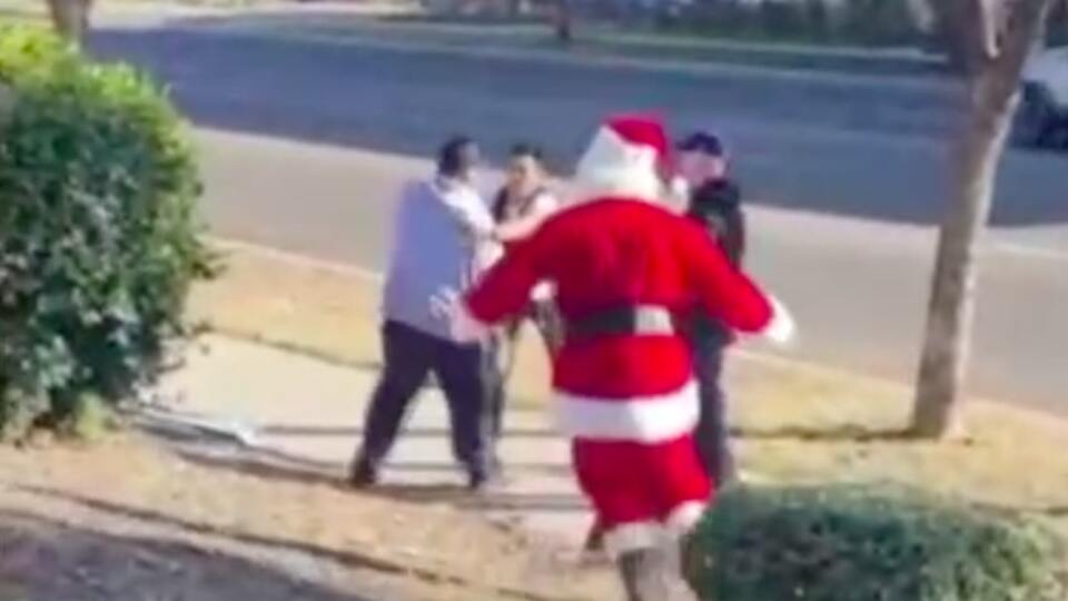 Noel Baba hırsızlara müdahale etti: O anlar kaydedildi!