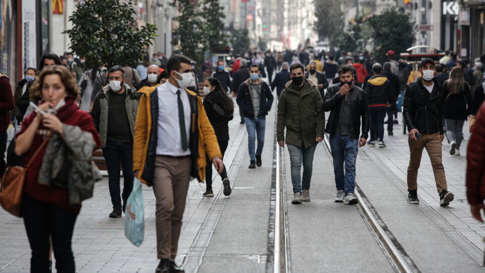 "Gençler, hastalığı sanki bir oyun gibi görüyor"