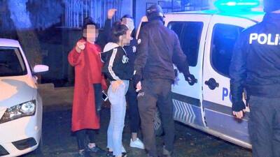 Gazetecilere küfür edip, tehdit ettiler