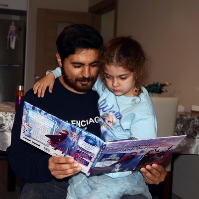 Ukrayna'ya kaçırılan kızına 4 yıl sonra kavuştu!