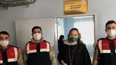 Kütüphane bağışladı