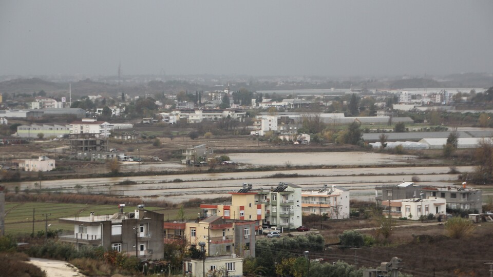 Akdeniz ve Ege'yi şiddetli yağış vurdu!
