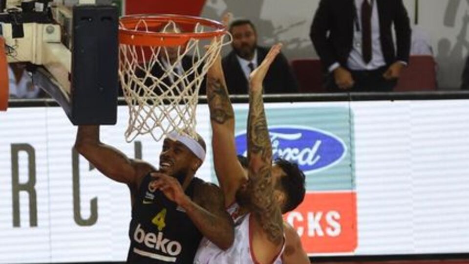 Kaf-Kaf, Fener'i yıktı