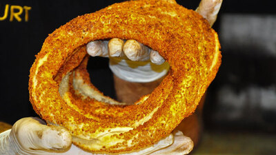 Arkadaşı tok kalmak için istedi... Taleplere yetişemiyor