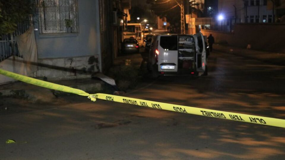 Tartıştığı kişiyi öldürüp teslim oldu