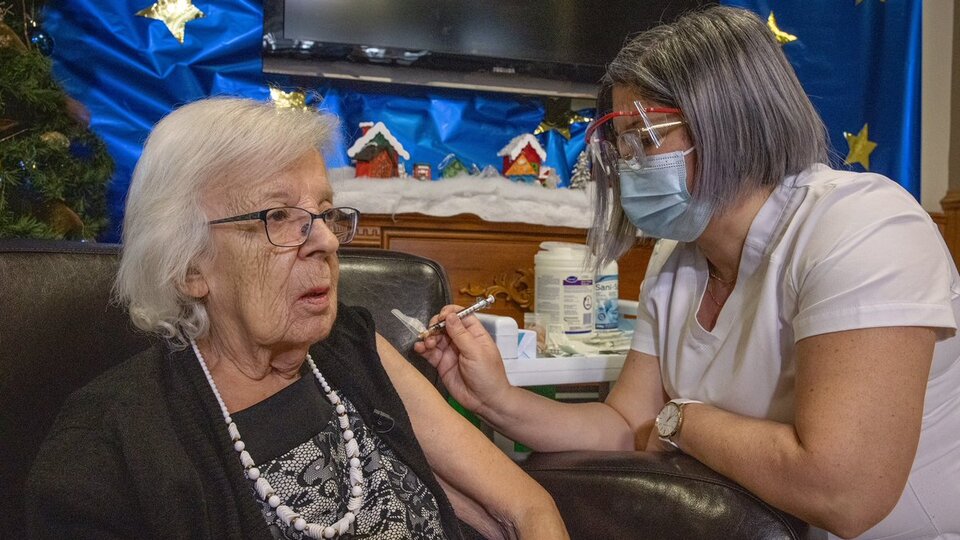 Kanada'da ilk aşı yapıldı!