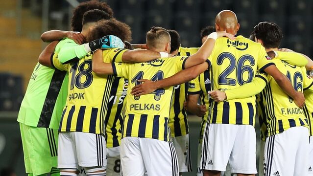 Kanarya, kupada sahneye çıkıyor!