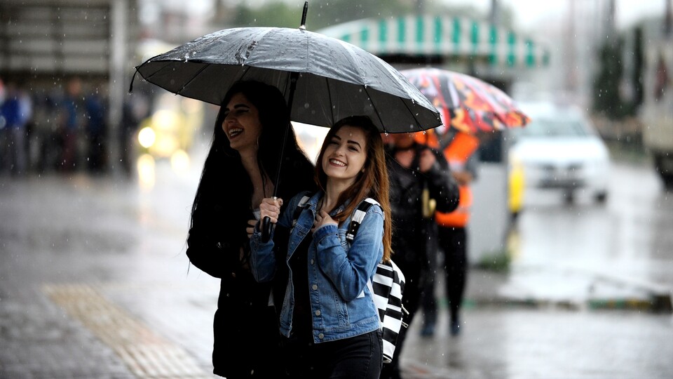 Marmara ve Karadeniz'de sağanak, Doğu Anadolu'da kar var