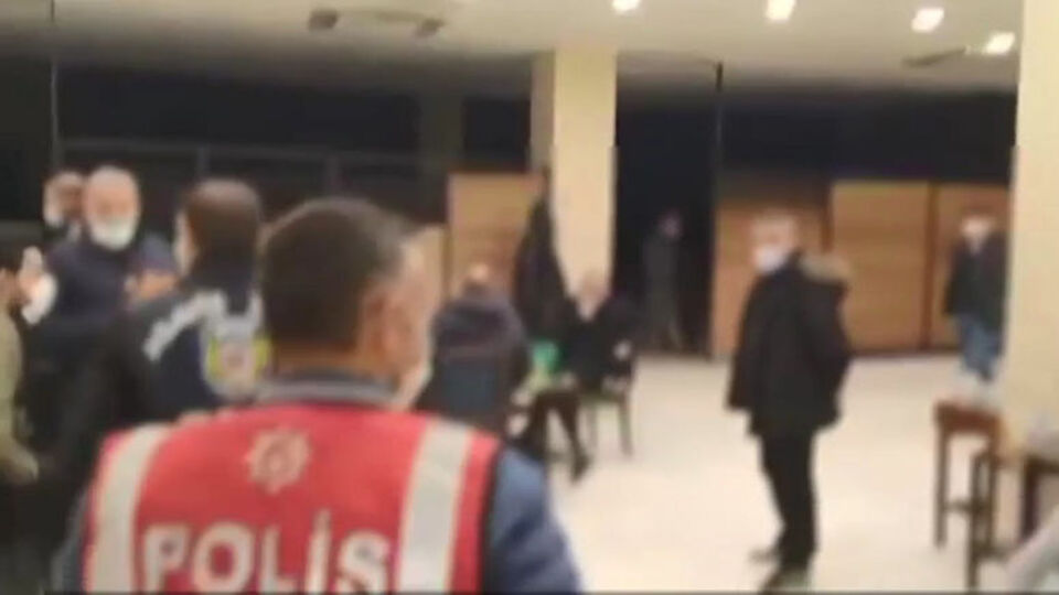 'Pes' dedirten baskın! İş yeri yatılı kumarhane çıktı