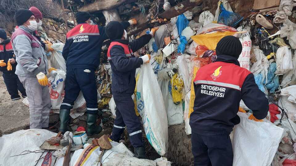 20 yılda 5 kamyon çöp biriktirdi