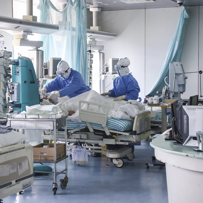 Ölüme el el gittiler!